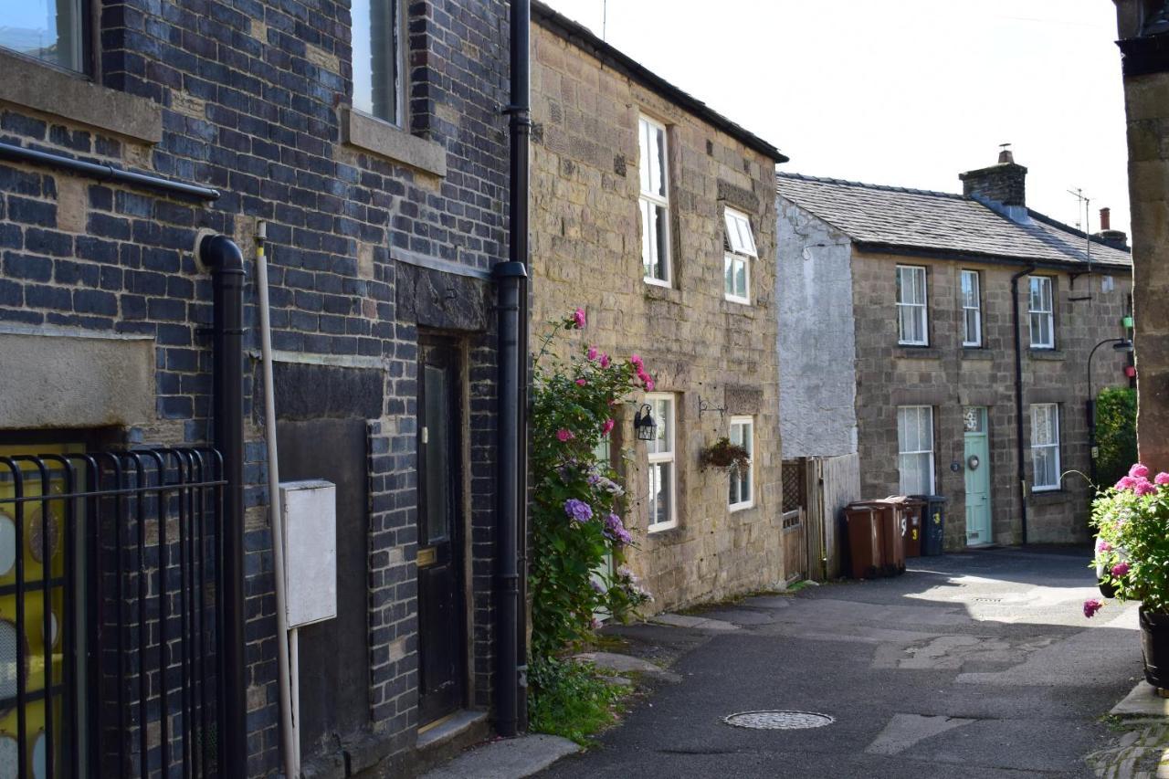The Buxton Retreat A Luxurious 3-Storey Townhouse With Four Poster Bed And Double Jacuzzi Bath" Exterior foto